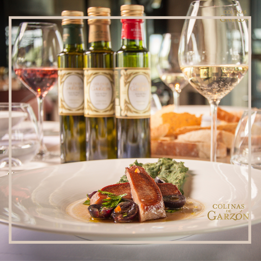 COLINAS DE GARZON ITALIAN BLEND PREMIUM EXTRA VIRGIN OLIVE OIL EARLY HARVERST COLD PRESSED ALL NATURAL BALANCED AND FRESH UNIQUE EVOO FROM THE LITTLE TUSCANY OF URUGUAY 500 ML BOTTLE (17 FL OZ) - International Loft